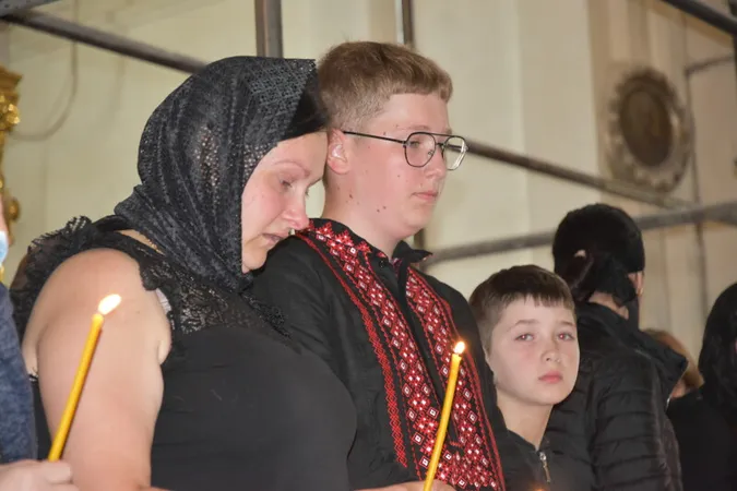 Луцьк на колінах прощався з загиблим Героєм