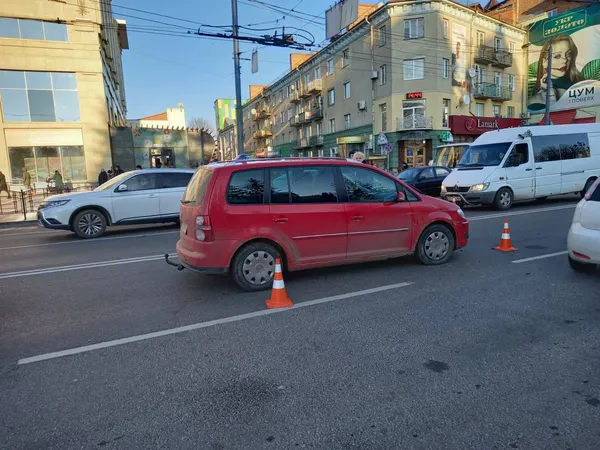У центрі Луцька – ДТП за участю мотоцикліста: утворився затор (фото, оновлено)