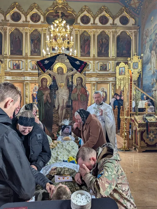 На Волині попрощалися із молодим воїном Артемом Сидоруком (фото)