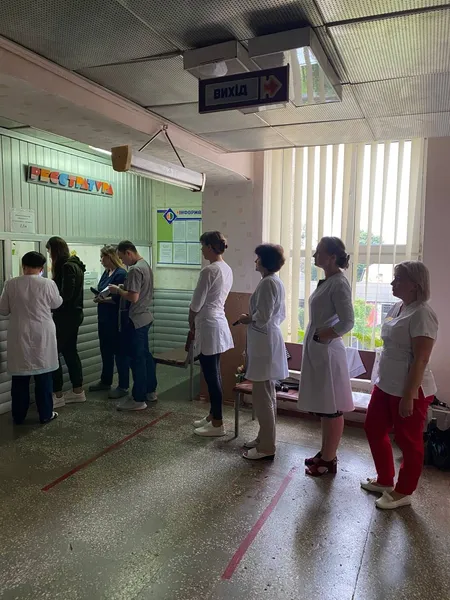 У День медика володимирські лікарі ділилися кров'ю з воїнами (фото)