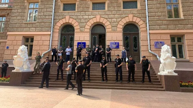 У Чернівцях силовики проводять обшуки військової адміністрації – ЗМІ