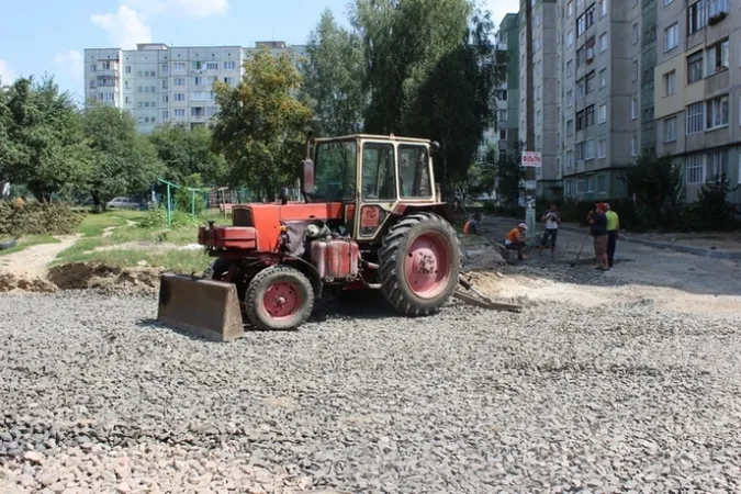Заплановані прибудинкові території зробимо! – Романюк невдоволеним лучанам