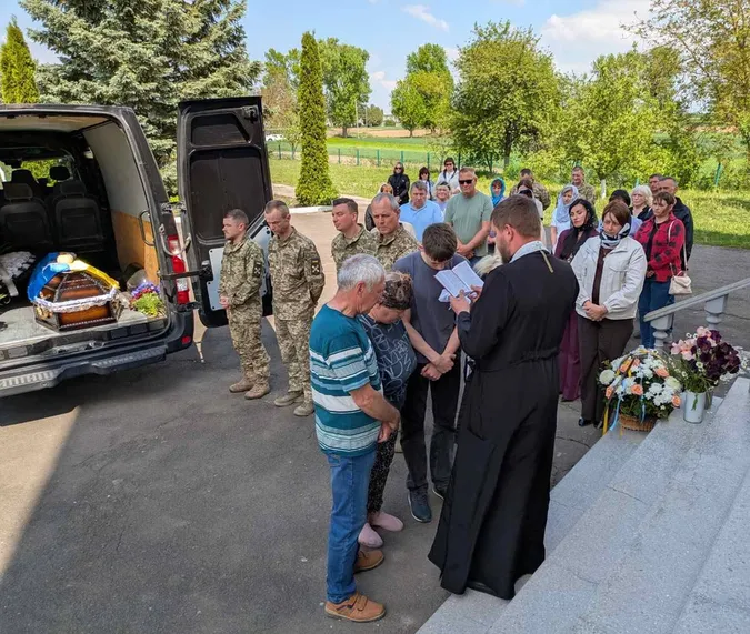 Іваничівська громада попрощалася із військовослужбовцем Валентином Сафоновим (фото)