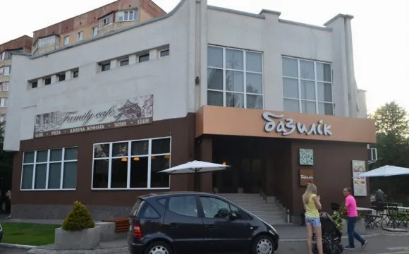 Доставка їжі у Луцьку на час карантину: ТОП закладів та телефони