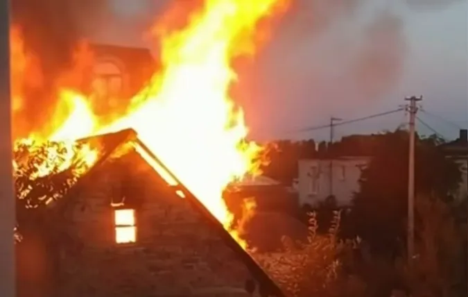 У Луцьку на вулиці Драгоманова горів будинок (відео)