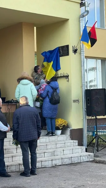 У ліцеї на Волині встановили меморіальні дошки на честь п'ятьох загиблих воїнів (фото)