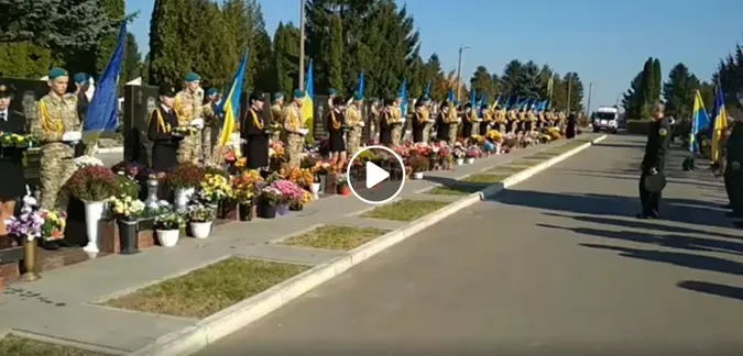 На Алеї почесних поховань у Гаразджі вшанували полеглих Героїв (відео)