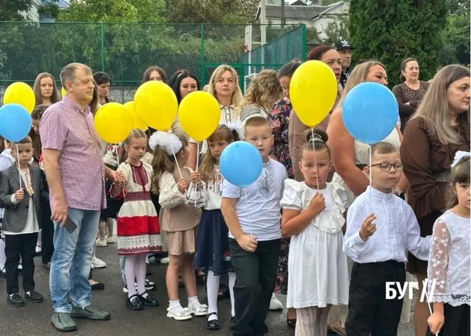 Свято, кульки, перший дзвоник: як у Володимирі відзначили 1 вересня (фото)