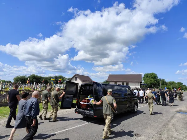 Вважався зниклим більше року: на Волині попрощалися з воїном Русланом Приходьком (фото)