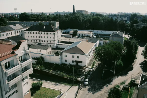 Який вигляд має Луцьк з дахів Лесиного вишу (фото)