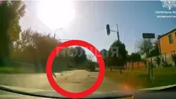 У Луцьку вантажівка закидала цеглою дорогу (відео)