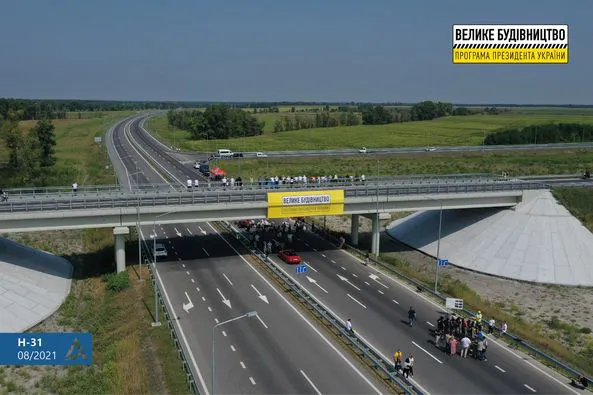 У Дніпропетровській області проїхались гоночні боліди (фото)