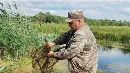 Із річки Прип'ять на Волині дістали браконьєрські сітки та ятери (фото)
