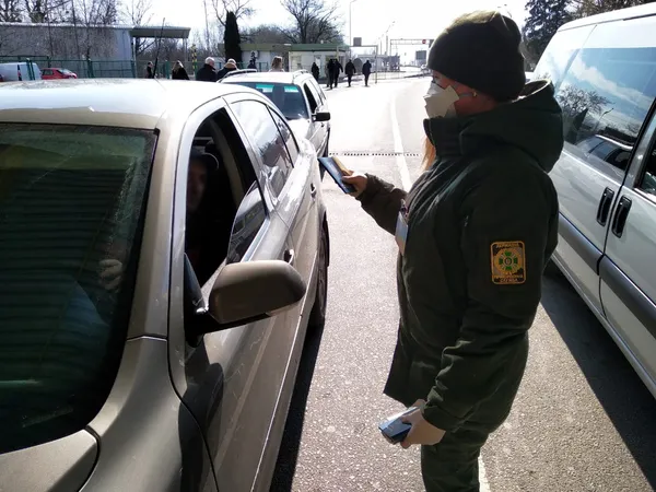 На українському кордоні приїжджим почали міряти температуру