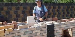 Секрет теплих осель: як житель Маневичів став одним із найкращих пічників Волині (фото)