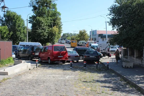 Незабаром за паркування в Старому місті доведеться платити 