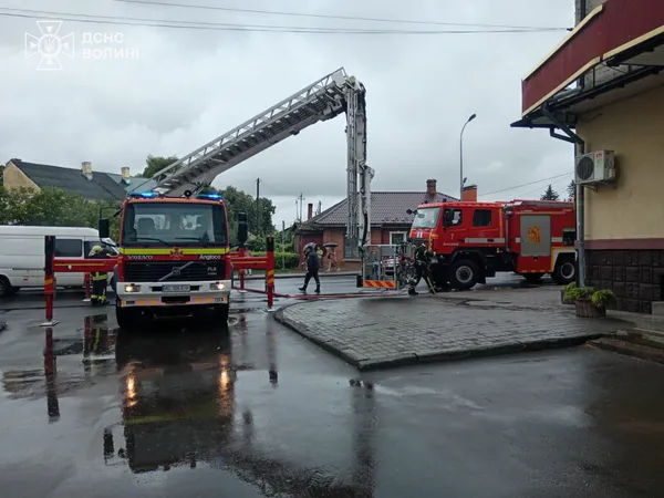 У Володимирі сталася пожежа в багатоповерхівці: постраждала пенсіонерка (фото)