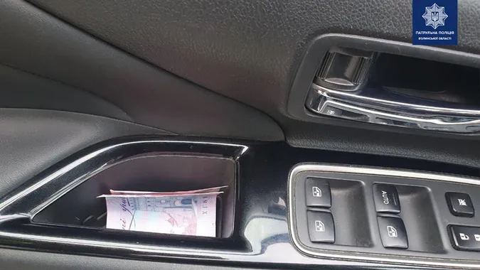На Волині водій перевищив швидкість і хотів відкупитися від покарання (фото)