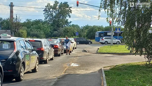 У Луцьку діти заробляють, збираючи гроші на ЗСУ: що з цим не так (фото, відео)