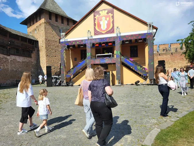 «ЛюбART Fest» у Луцькому замку: що там відбувається (фоторепортаж)