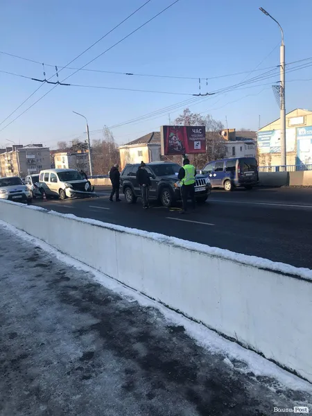 У Луцьку на шляхопроводі сталася подвійна ДТП (фото)