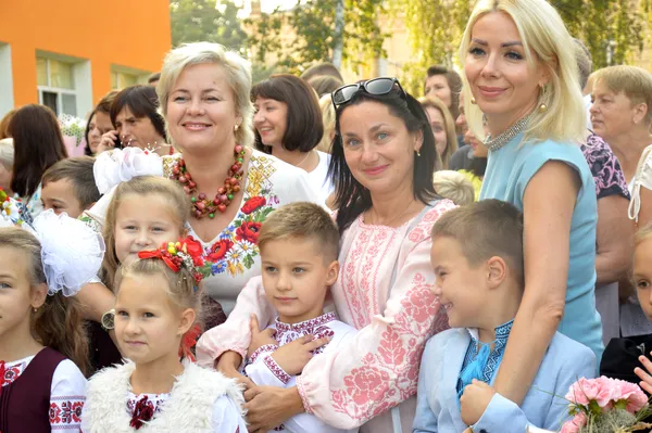 Як у луцькій школі № 1 зустріли першокласників (фото)