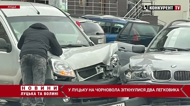 Вимушений об‘їзд: у Луцьку – аварія на Чорновола (фото, відео)