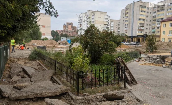 Як просувається будівництво скверу біля луцької школи № 26 (фото)