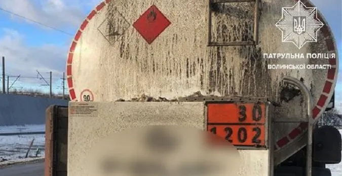 На Волині зупинили автоцистерну з «лівою» соляркою (фото, відео)
