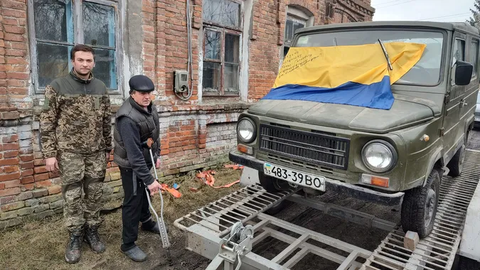 Волинянин віддав свою «Волинянку» військовим на фронт (відео)