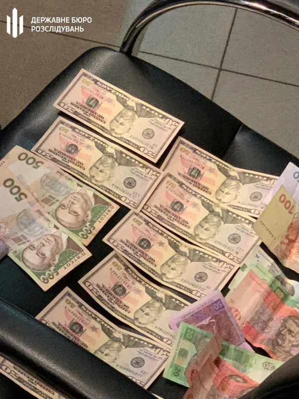 В «Ягодині» митники вимагали 400 доларів за оформлення транспортних засобів (фото)