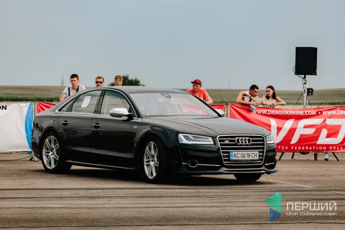 Драйв та адреналін: під Луцьком змагалися спортивні авто (фото)