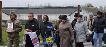 У сльозах та з військовими почестями: Турійська громада попрощалася із Захисником України Владиславом Косюком (фото)