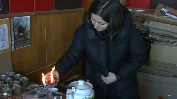 У Луцьку дружина військового виготовила понад три тисячі окопних свічок (фото, відео)
