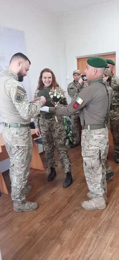Військова з Волині вийшла заміж за воїна-іноземця, який захищає Україну (фото)