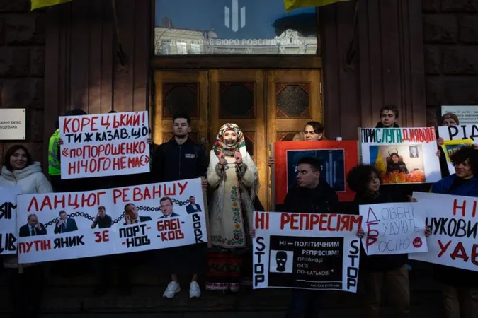 Порошенко заявив, що відкриті справи проти нього – політичне переслідування