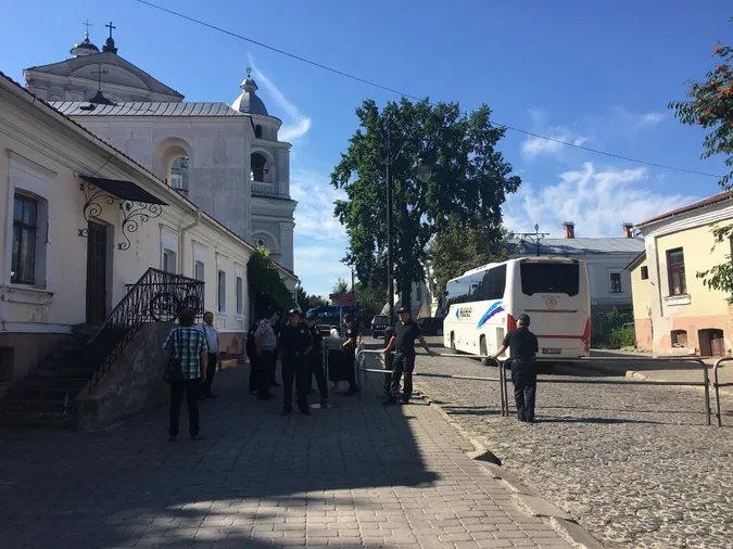 Старе місто в Луцьку перекрили: чекають на президента Анджея Дуду (фото)