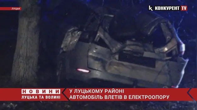 У Луцькому районі водій заснув за кермом та зніс електроопору (фото, відео)