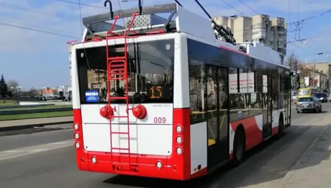 За пів року у Луцьку автомобілі під час ДТП пошкодили 5 електроопор