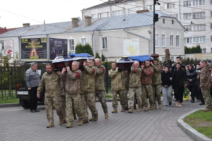 Навіки додому: Луцьк попрощався з двома мужніми воїнами – Анатолієм Андрусиком та Богданом Новосадом