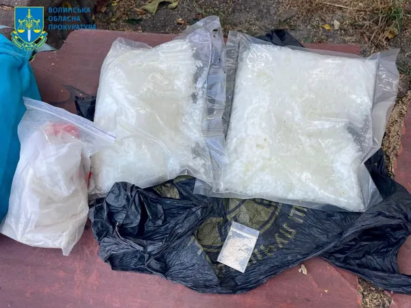 На Волині судитимуть «бариг», у яких на вулиці знайшли майже чотири кілограми наркотиків (фото)