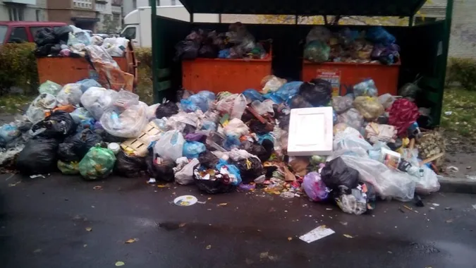 Стало відомо, коли у Луцьку приберуть сміття