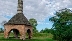 Гігантська піч посеред поля: дивовижна пам'ятка за 130 кілометрів від Луцька (фото)
