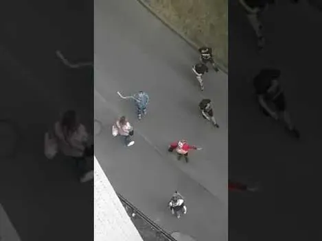 Лаяли, били палицею і забирали велосипеди: в Луцьку бабусі влаштували розбірки з дітьми(відео)