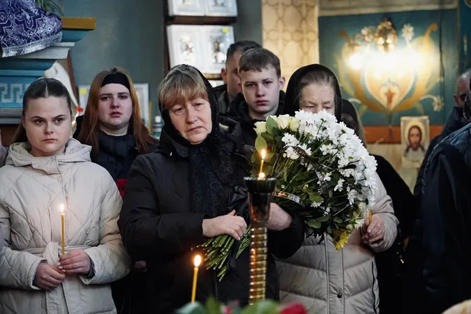 На Волині попрощалися із воїном та батьком трьох дітей Олександром Дроботом (фото)