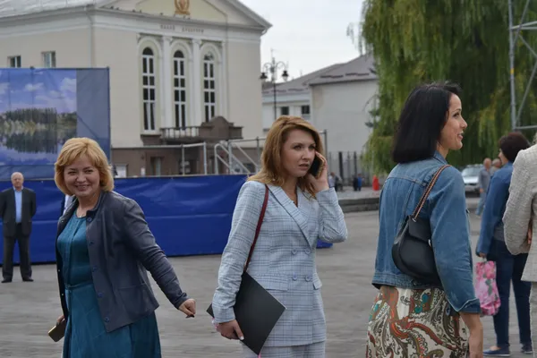 Начальник управління соціальних служб для сім'ї, дітей та молоді Ліна Галан (ліворуч -  начальник управління туризму та промоції Катерина Теліпська)