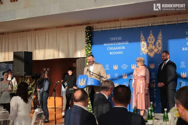 З Богом і їжею: як у Луцьку минув третій Молитовний сніданок (фото, відео)