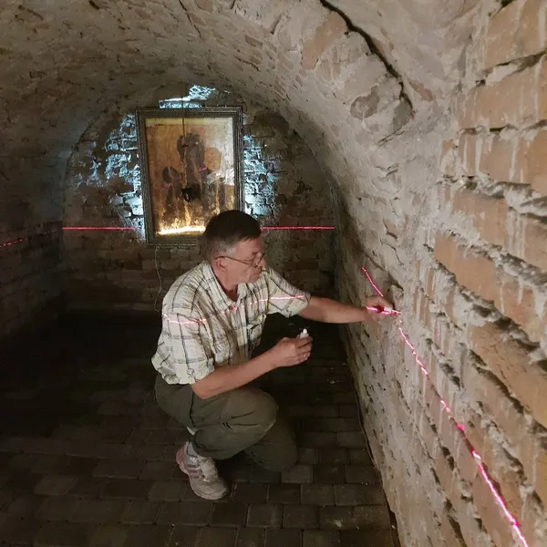 У Жидичинському монастирі досліджують древню усипальницю у підземеллі (фото)