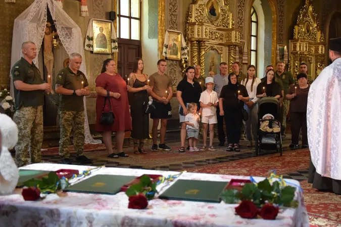 На Волині родинам загиблих прикордонників вручили посмертні нагороди їхніх героїв (фото)