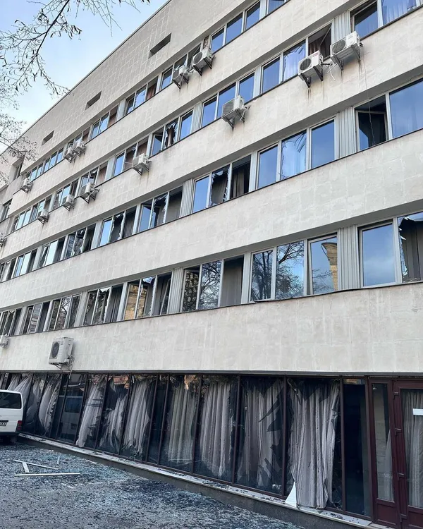Російська ракета влучила у готель в центрі Києва (фото)